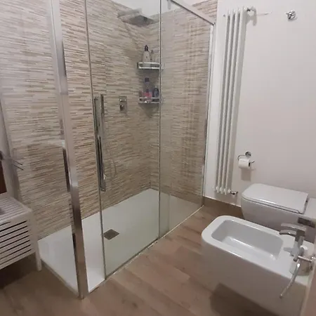 Interno5 باري